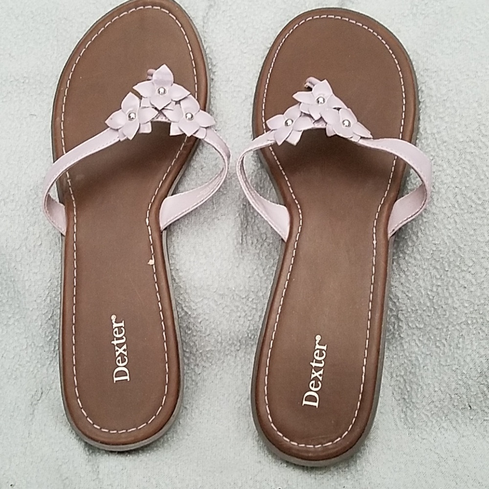 Flat sandals